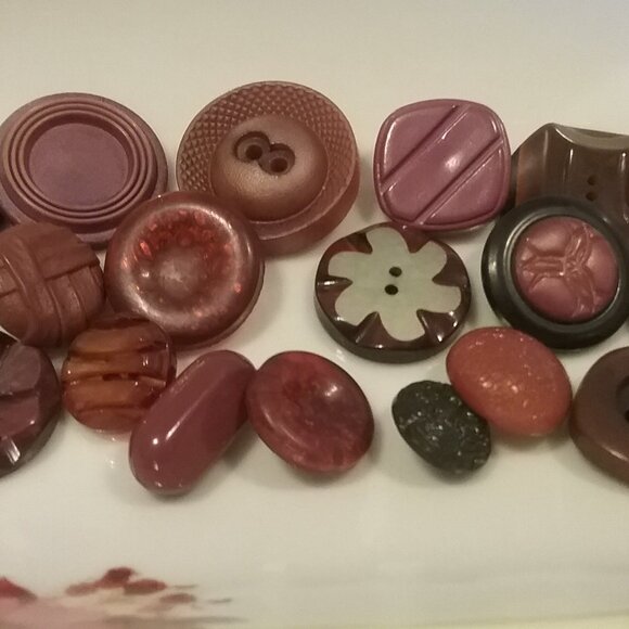 Maroon & Brown Retro Buttons Mixed Sizes and Styles - Collection of 18 - Picture 5 of 6